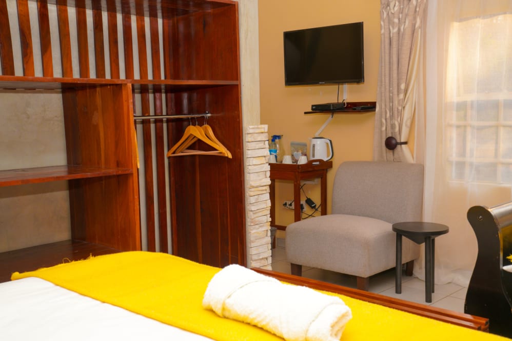 executive-family-room-4.jpg